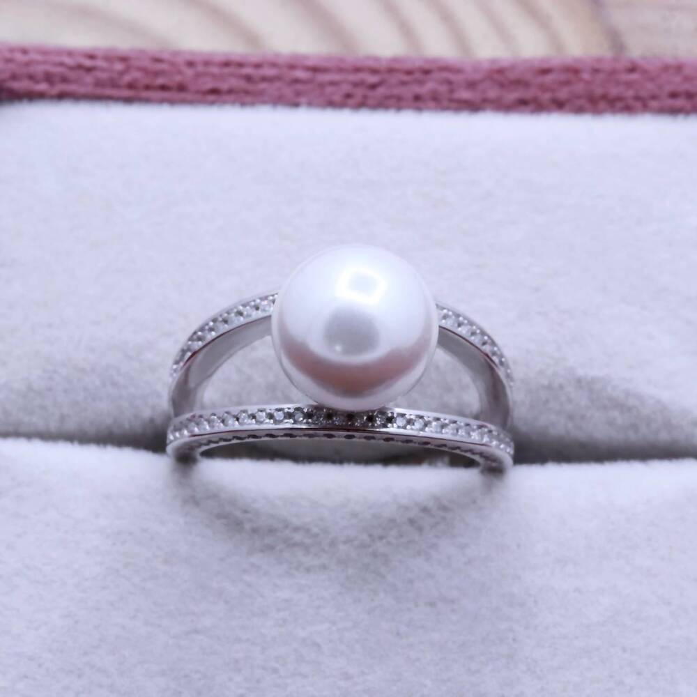 NEW AMANDA BLU women's cradled pearl crystals ring in white/ silver